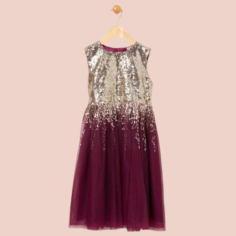 Vestido morado de lentejuelas doradas y cárdigan bolero de terciopelo