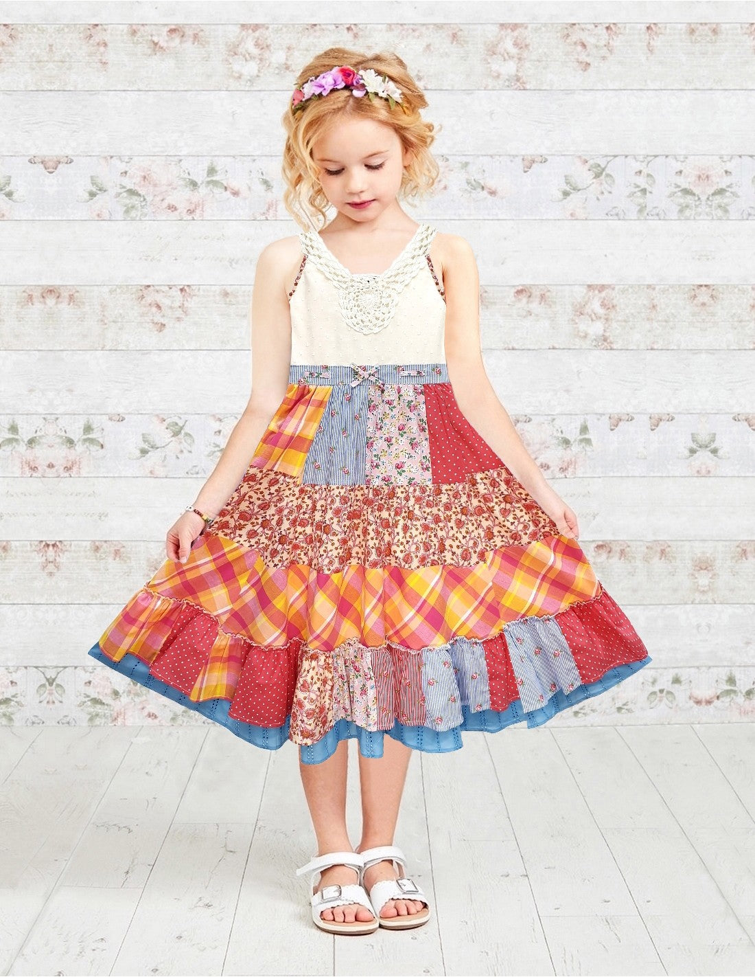 Vestido de verano de crochet escalonado con retazos