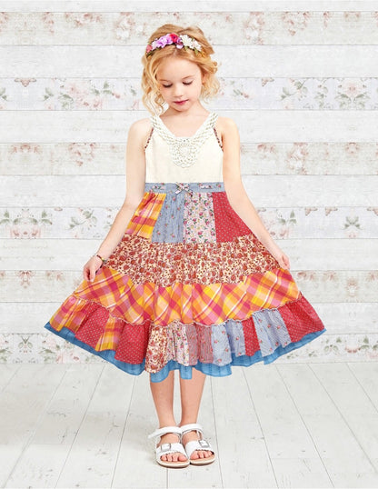 Vestido de verano de crochet escalonado con retazos
