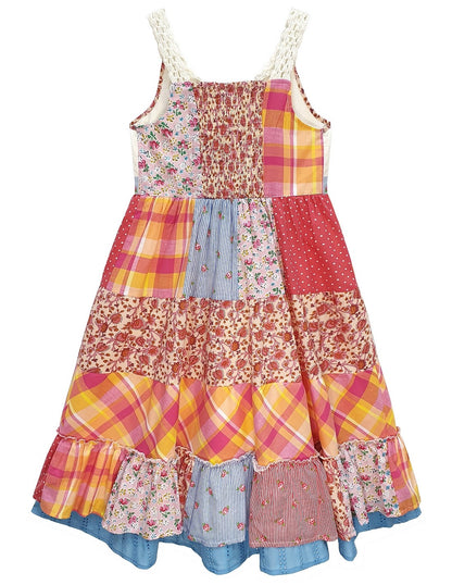 Vestido de verano de crochet escalonado con retazos